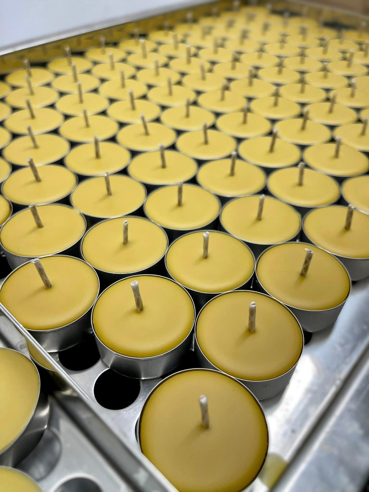 Świeca tealight z wosku pszczelego