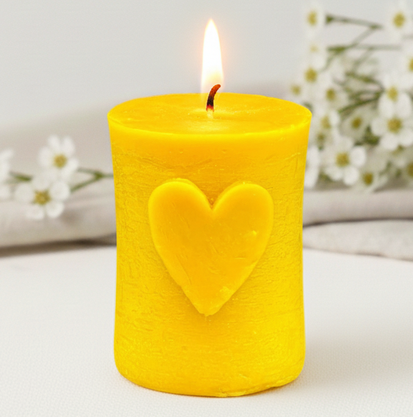 świecą z wosku pszczelego