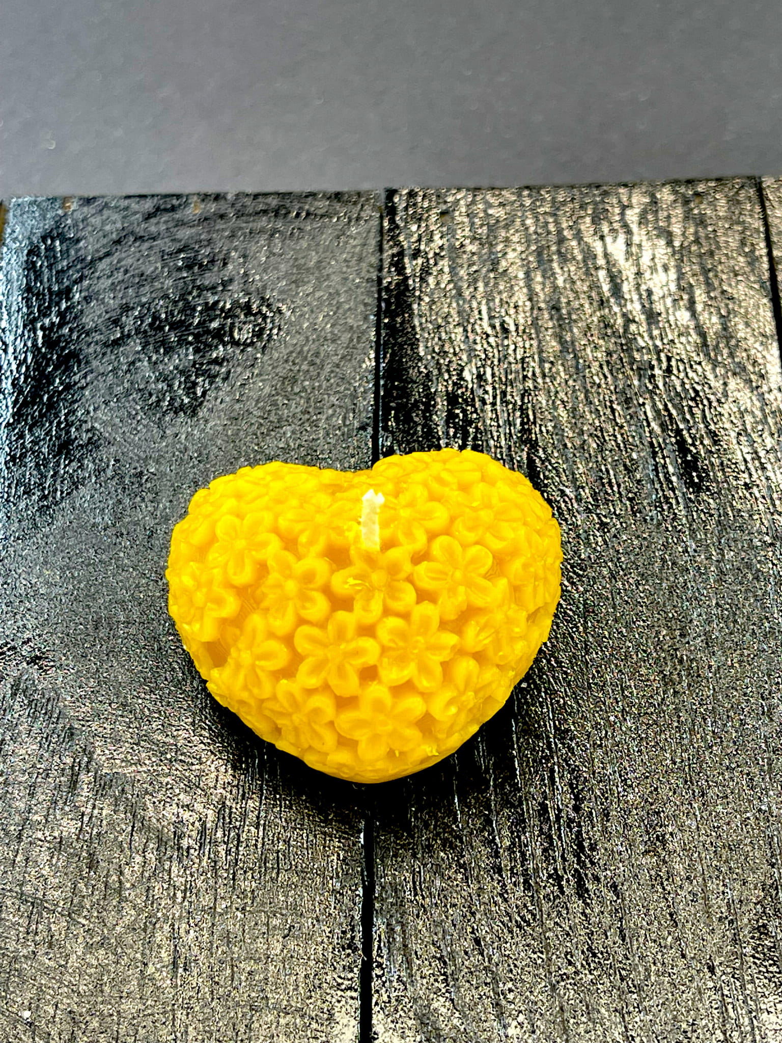 Świeca z wosku kwiatowe serduszko