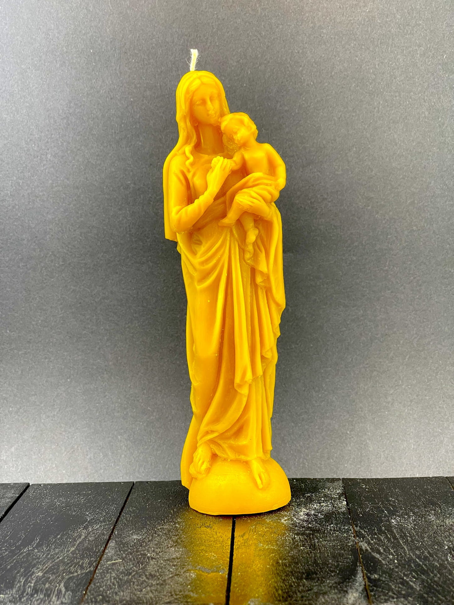 Figurka Matka Boska z dzieciątkiem