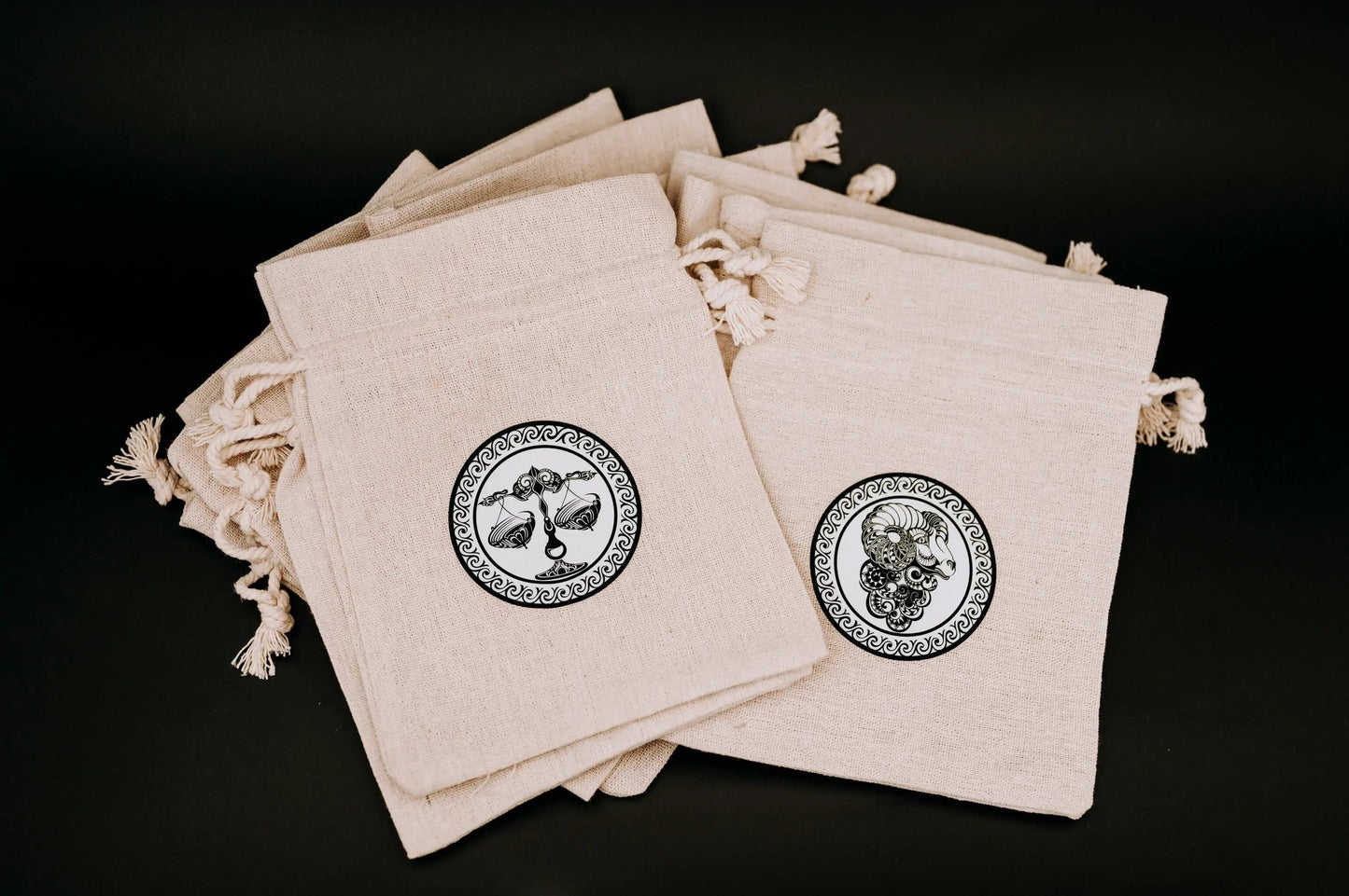 Świeca znak zodiaku z wosku pszczelego w woreczku Apimel