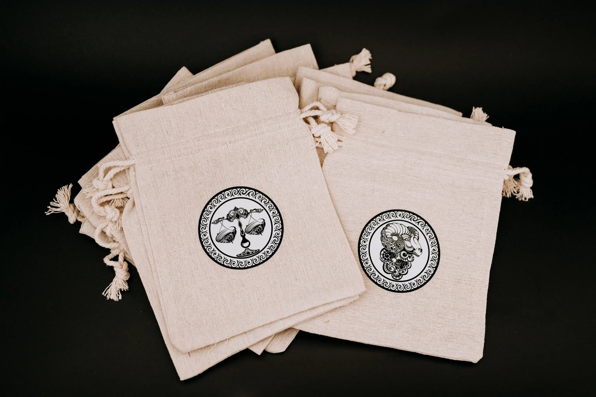 Świeca znak zodiaku z wosku pszczelego w woreczku Apimel