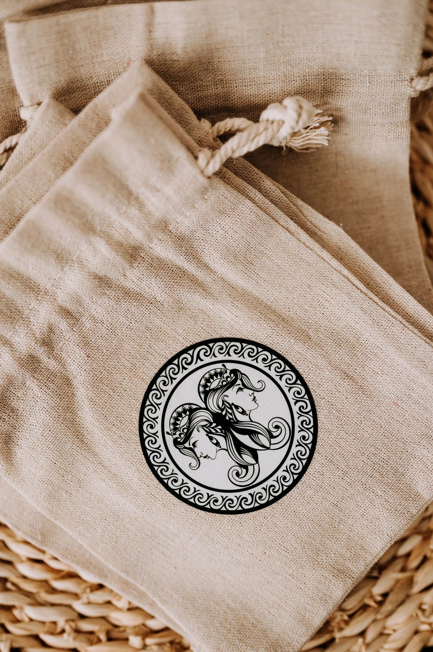 Świeca znak zodiaku z wosku pszczelego w woreczku Apimel