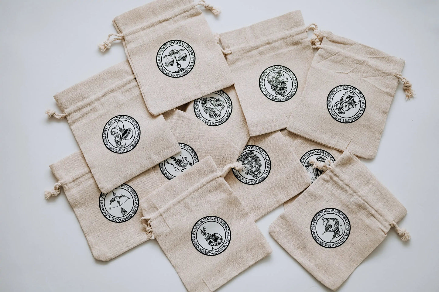 Świeca znak zodiaku z wosku pszczelego w woreczku Apimel