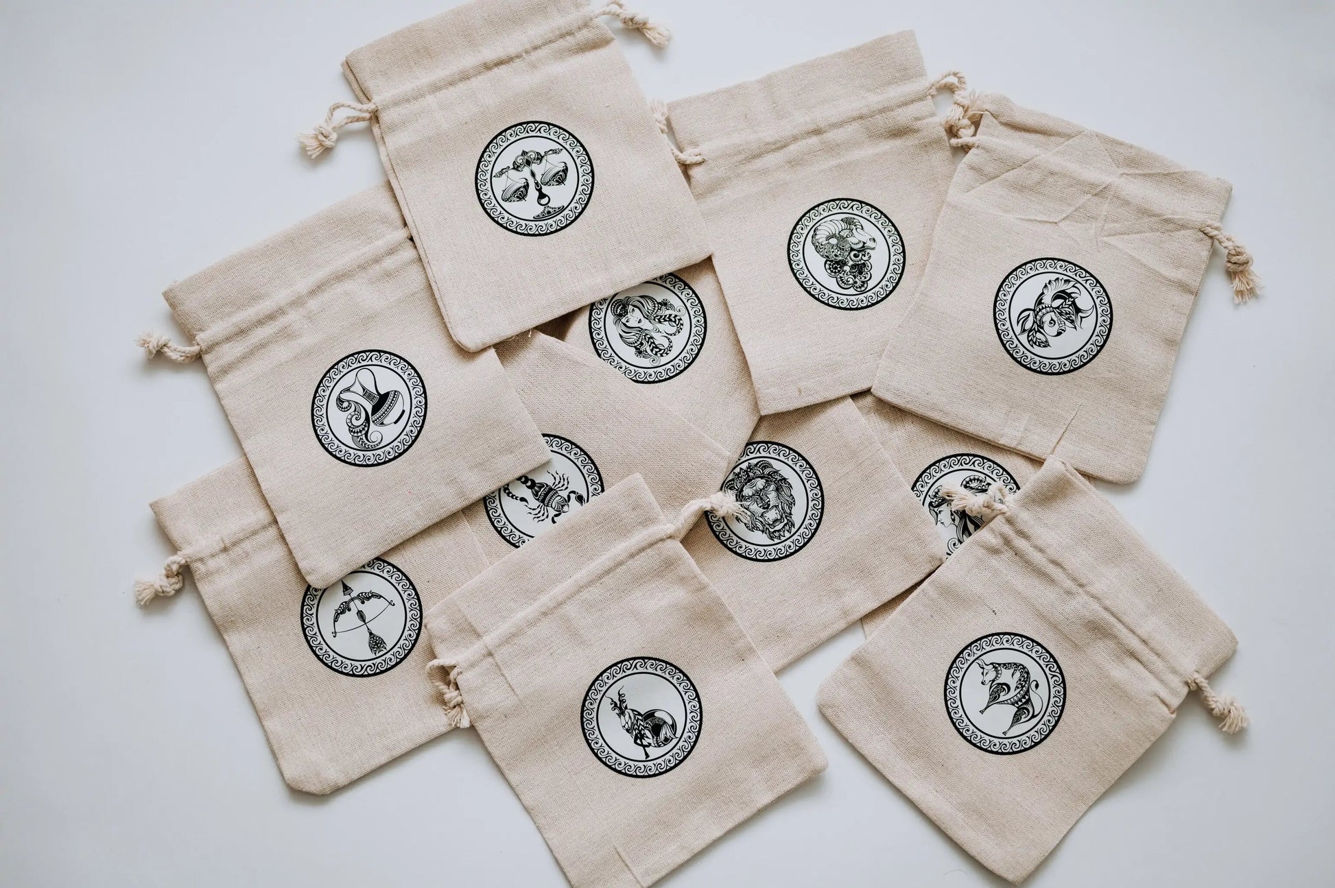 Świeca znak zodiaku z wosku pszczelego w woreczku Apimel