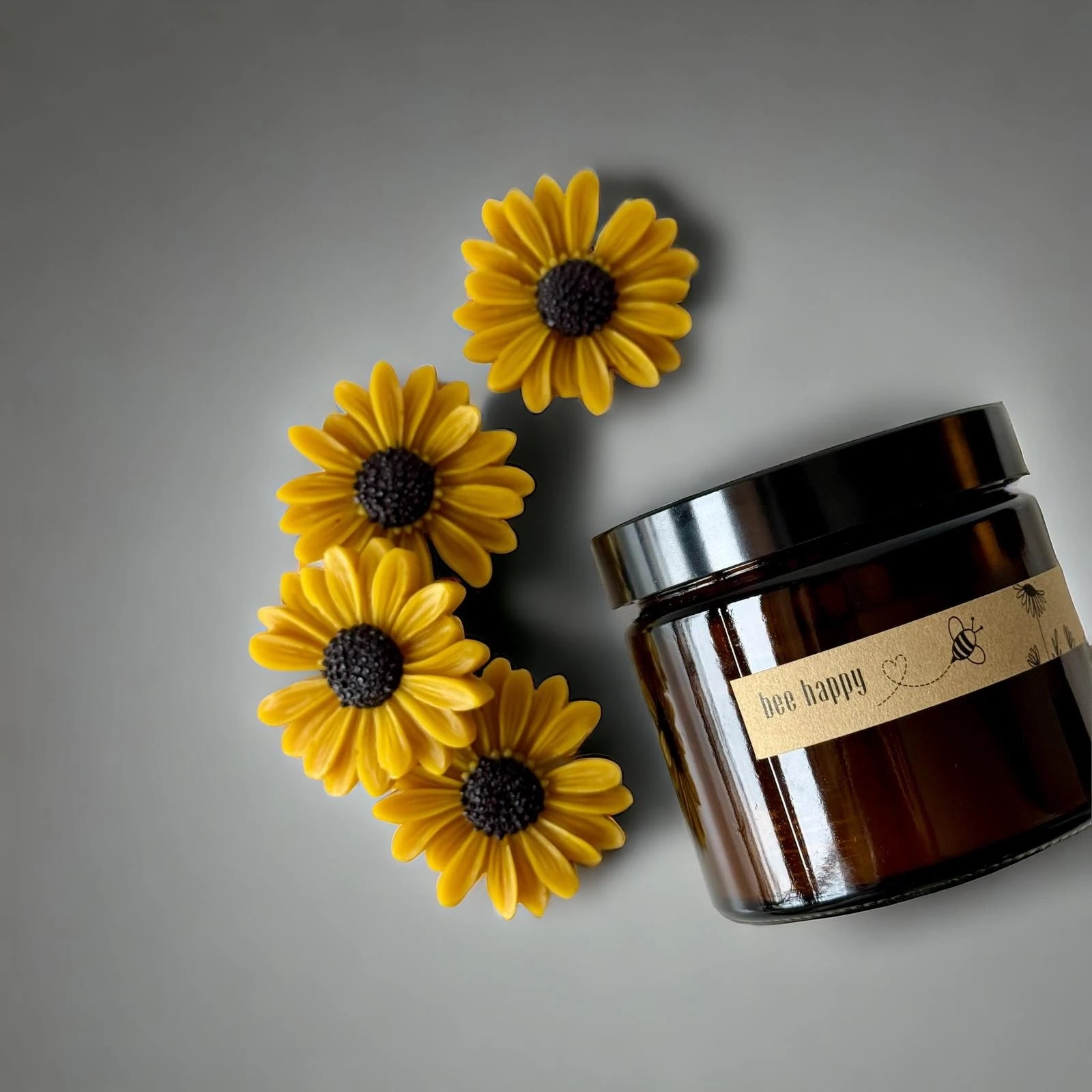 Świeca z wosku pszczelego ozdobna w słoneczniki w szkle