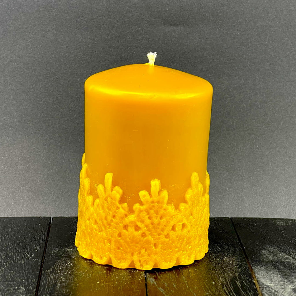 Świece z wosku pszczelnego walec z koronką