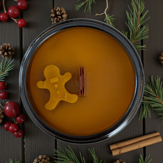 Świeca z wosku pszczelego w szkle z ciastek