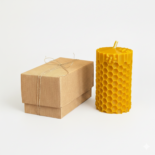 Bougies en cire d'abeille en cadeau NID D'ABEILLE AVEC ABEILLE