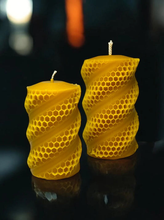 Bienenwachskerze mit Wabenspirale, groß