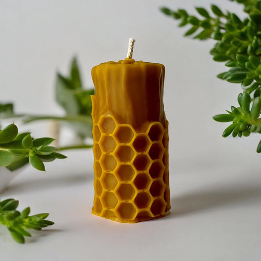 Bougie décorative hexagonale en cire d'abeille, coulant du miel