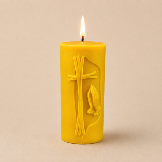 Bienenwachskerze mit Kreuz