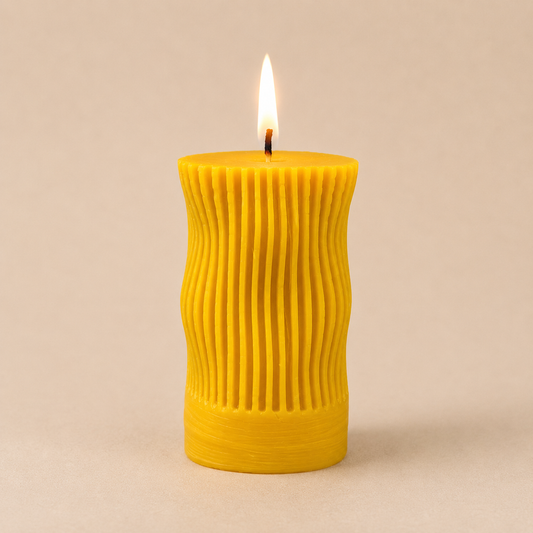 Asymmetrische Bienenwachskerze