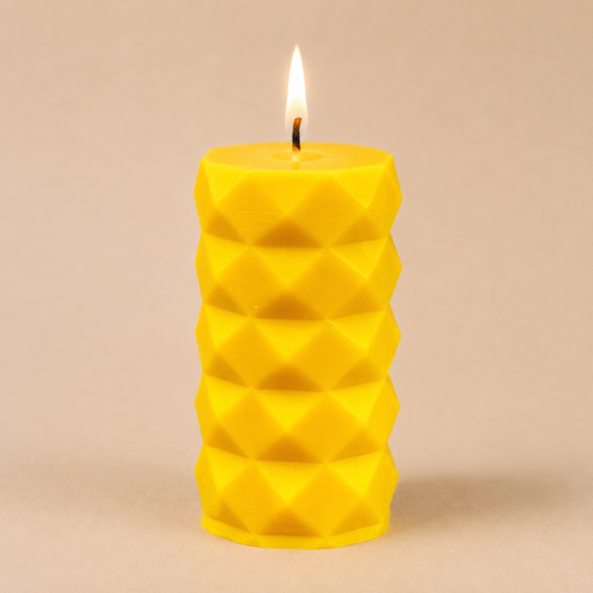 Geometrische Bienenwachskerze