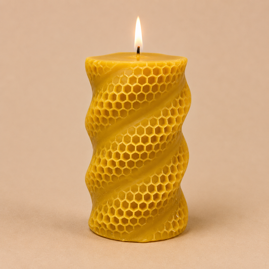 Bienenwachskerze mit Wabenspirale, groß