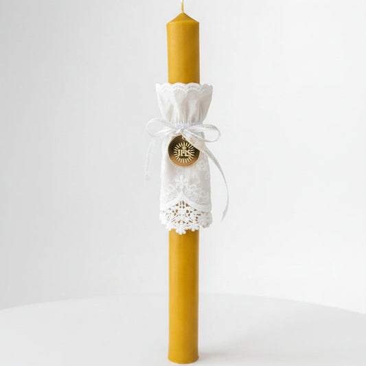 świeca komunijna z wosku pszczelego z koronką i medalikiem IHS