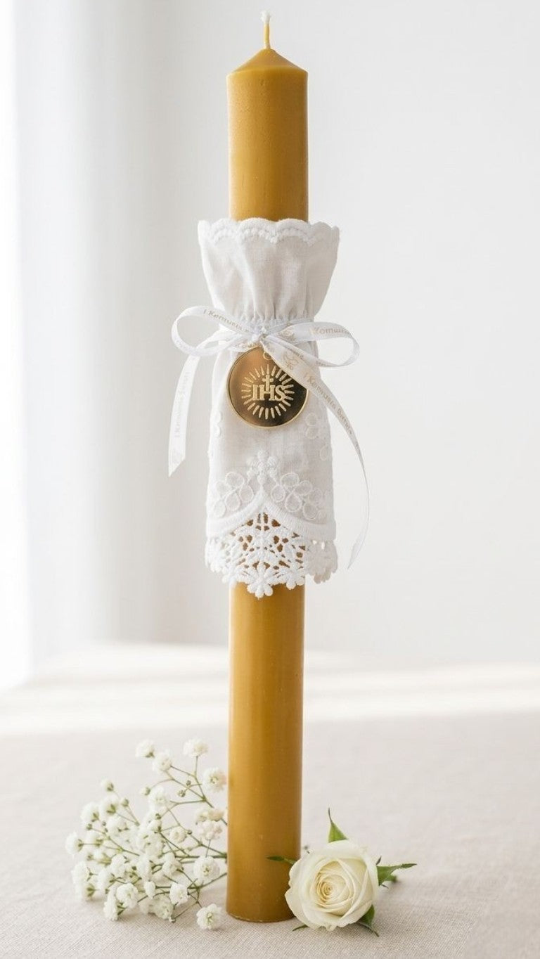 świeca komunijna z wosku pszczelego ręcznie zdobiona koronka medalik IHS