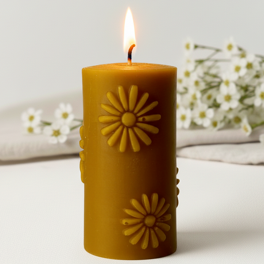 Świeca z wosku pszczelego z motywem kwiatów dekoracyjna naturalna