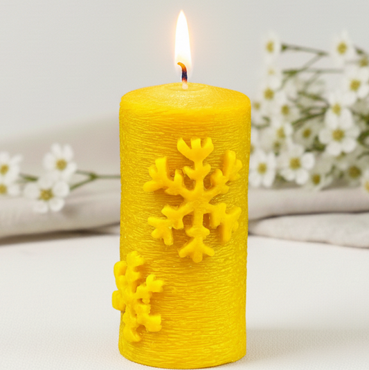 Świeca z wosku pszczelego walec z płatkiem śniegu