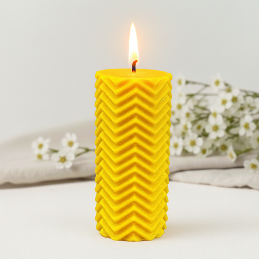 Świeca z wosku pszczelego w prążki poprzeczne dekoracyjna