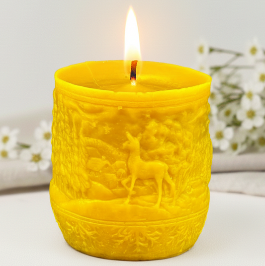 Świeca z wosku pszczelego z zimowym pejzażem dekoracja świąteczna