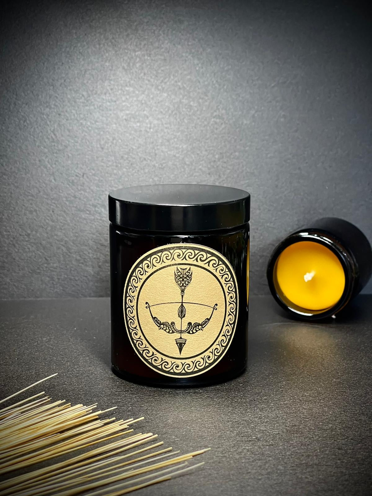 Świeca z wosku pszczelego 180 ml ZNAKI ZODIAKU w szkle