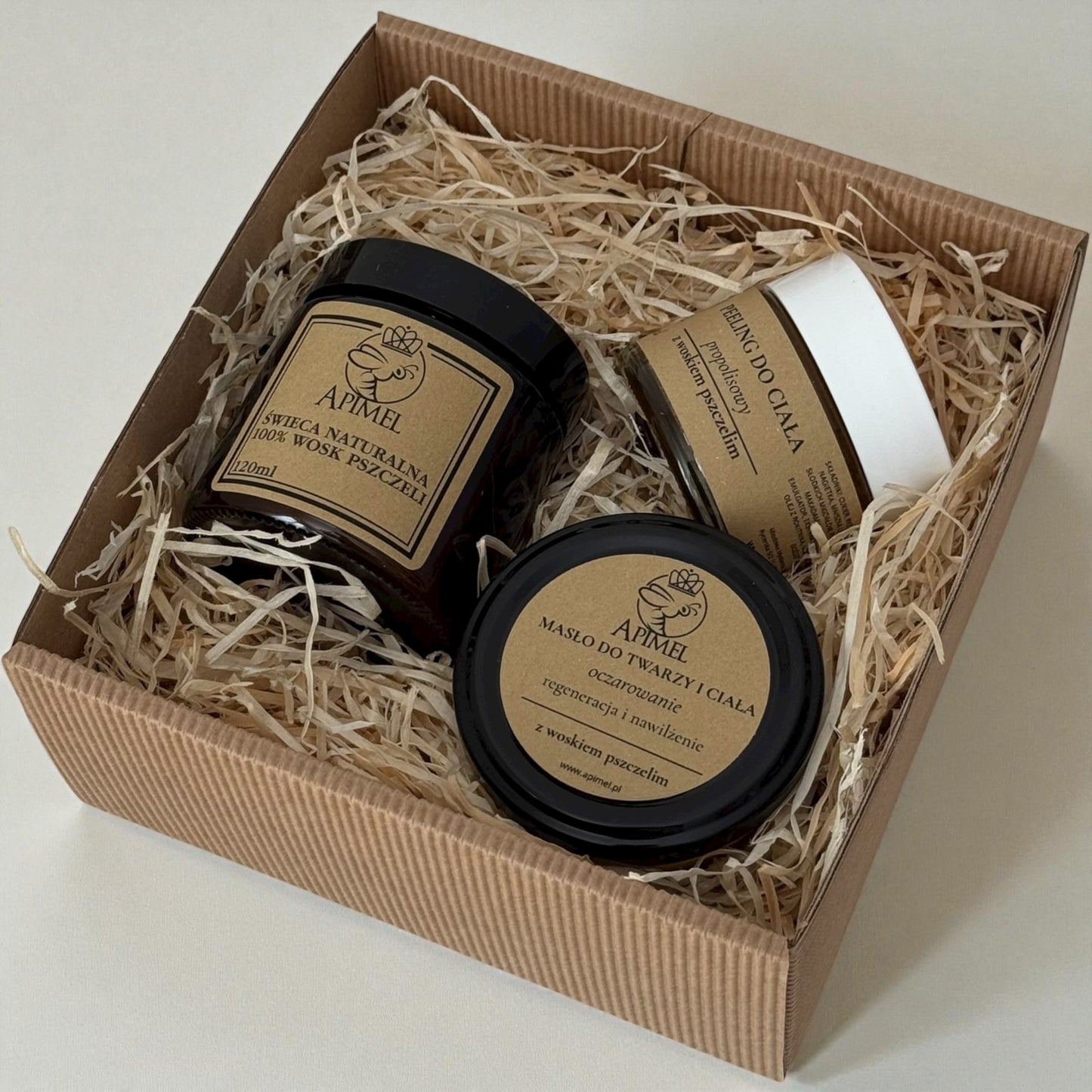 Zestaw kosmetyków naturalnych z woskiem pszczelim Apimel świeca 100% wosk pszczeli peeling do ciała propolisowy masło do twarzy i ciała w pudełku kraft